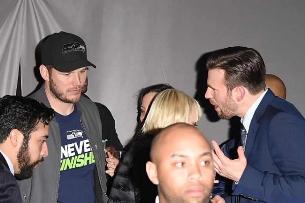 Desde que se supo quiénes serían los contrincantes en la final del Super Bowl, Chris Evans advirtió su rivalidad en contra de Chris Pratt.