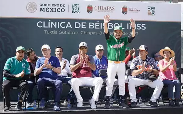 zoe-robledo-clinica-beisbol.jpg