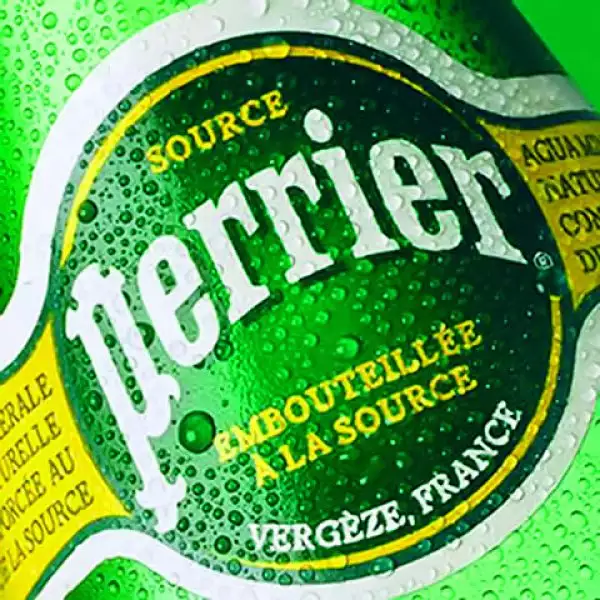 Sólo le gusta beber agua Perrier.