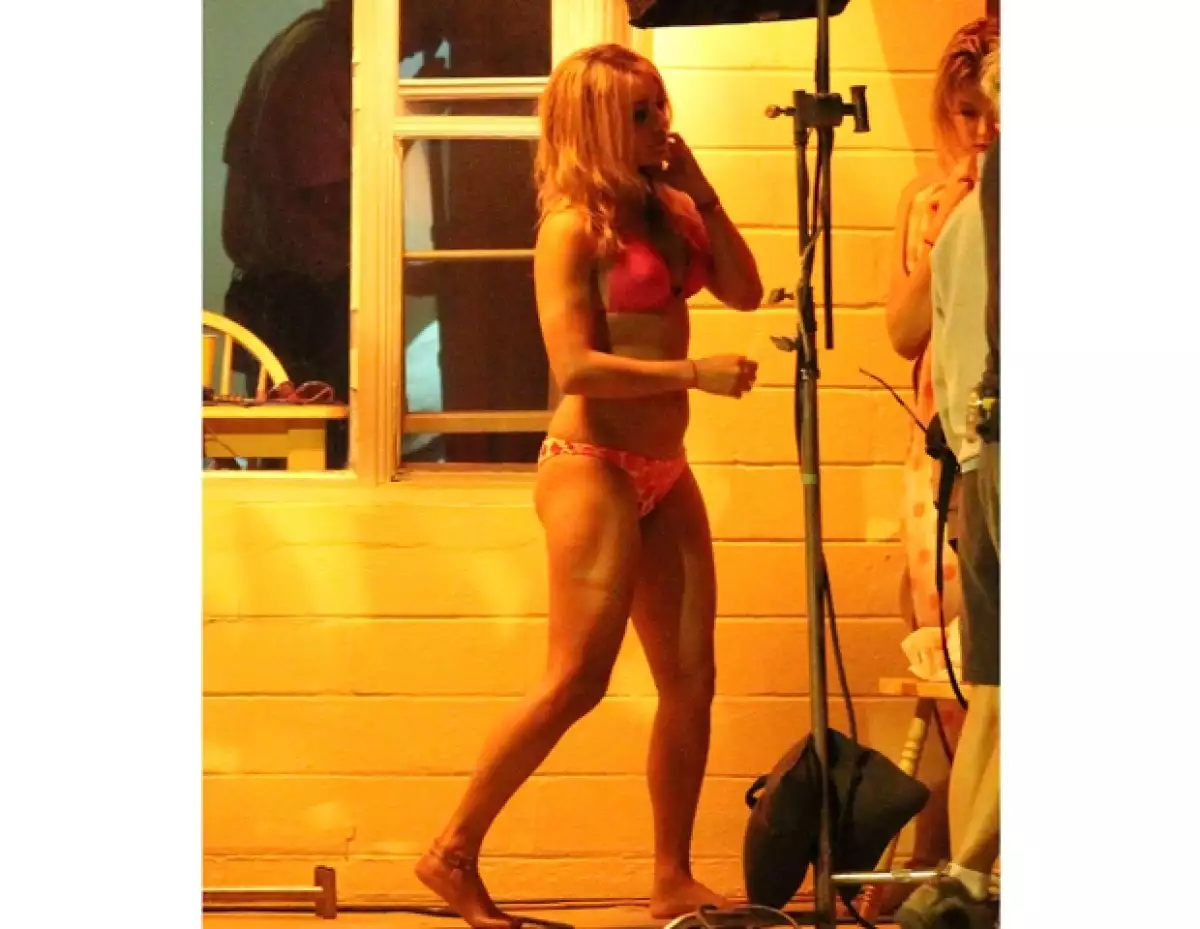 La actriz, quien sigue en las grabaciones de su próxima película, que se estrenará en el 2013, disfruta de mostrar su cuerpo por toda Florida.