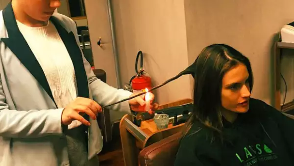 La top se une a la velaterapia, una técnica brasileña milenaria para convertirse en la envidia de todas.