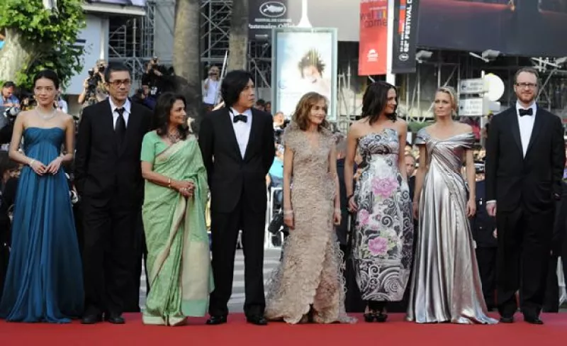 En esta ocasión será presidido por la actriz francesa Isabelle Huppert, quien prometió usar corazón y mente para calificar a las películas en esta edición 62 del festival de cine.