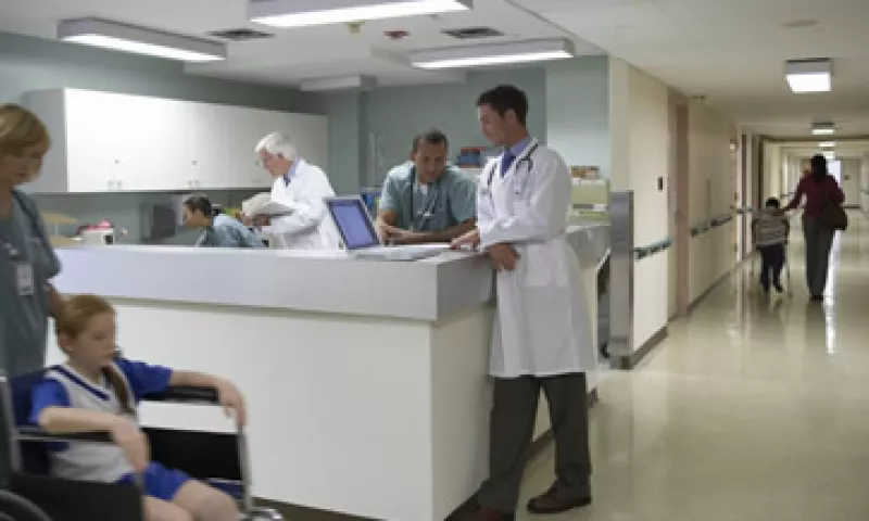 Si se agotan los fondos de seguridad social y Medicare, los programas reunirán en impuestos sólo dinero suficiente para cubrir prestaciones parciales. (Foto: Thinkstock)