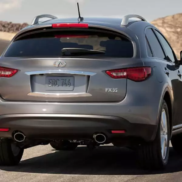 La camioneta se ofrece en ocho colores exteriores: gris, negro, azul, plata, rojo, café, blanco y azul claro