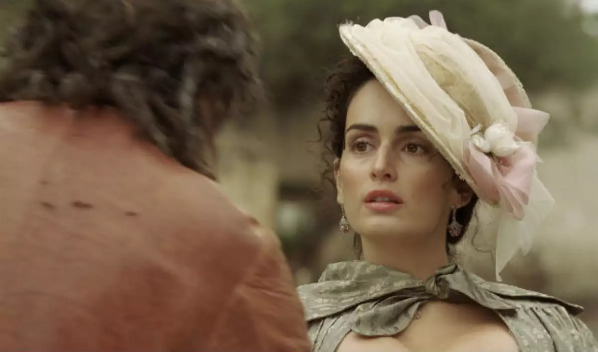 Ana de la Reguera como Josefa Quintana.