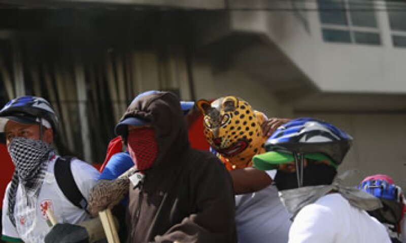 FEMSA confirmó afectaciones por las protestas y dijo que busca garantizar la integridad de sus empleados. (Foto: Especial )
