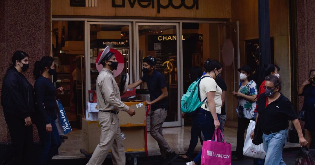 Las departamentales y supermercados cierran julio 6.4% abajo de niveles precovid