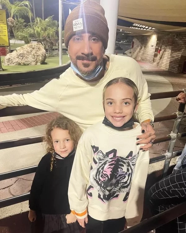 AJ McLean, Lyric y Elliott