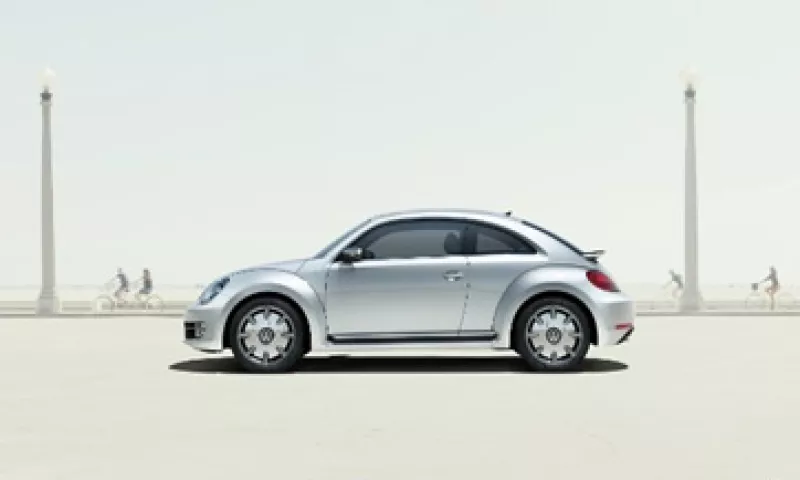 Volkswagen está lanzando una aplicación que maximiza lo que el iPhone puede hacer al interior del vehículo. (Foto: Cortesía Fortune)