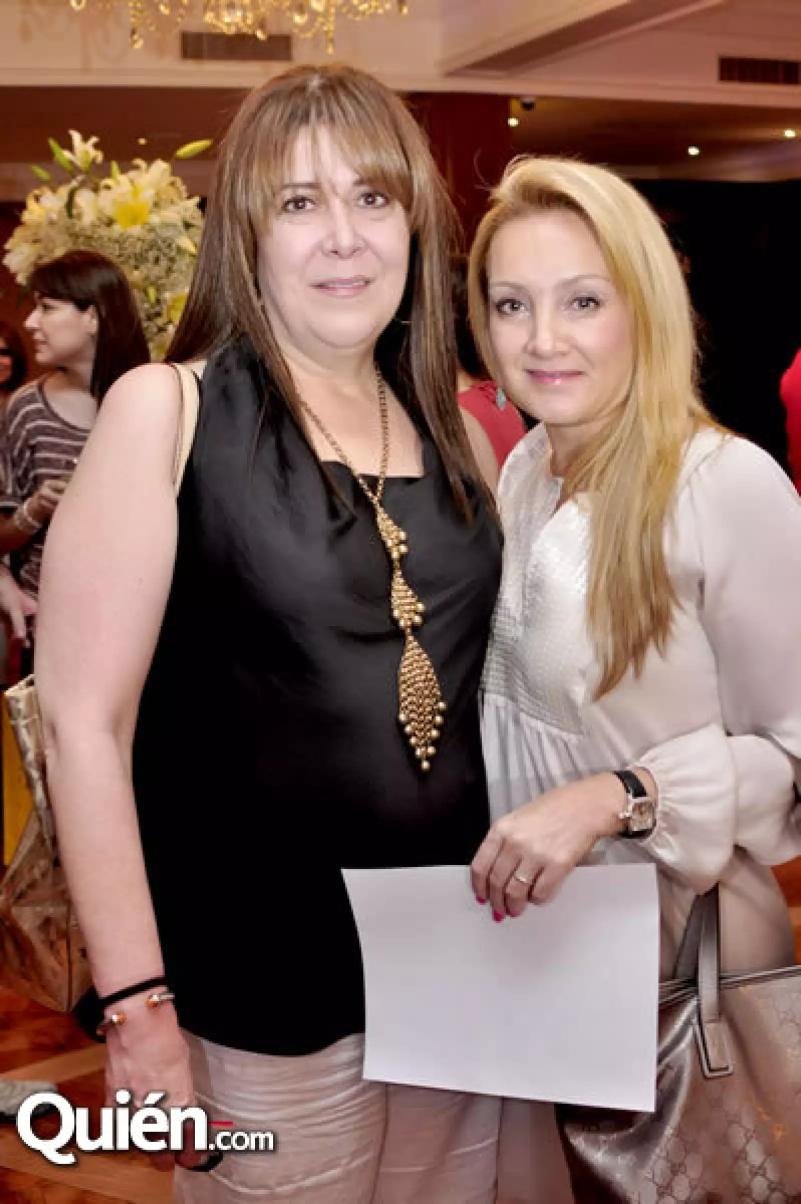 Olga Zambrano y Thelma Cora Garza de Ayala