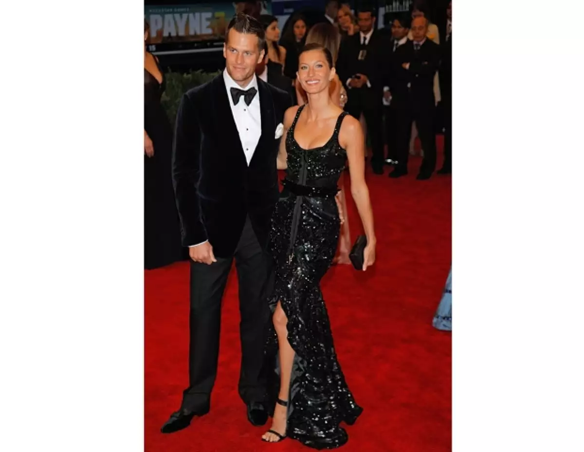 La esposa de Tom Brady dio a conocer mediante Facebook que su hija Vivian Lake ha llegado a este mundo.