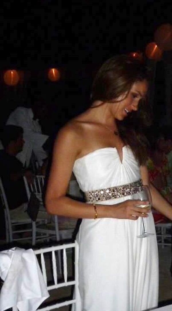 elle-meghan-markle-first-wedding-dress-1515788038