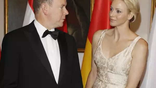 El mundo de la monarquía está lleno de misterios y por supuesto que deseamos saber qué se entreteje dentro de los palacios reales. Aquí algunas historias que tienen mucho guión de donde cortar.