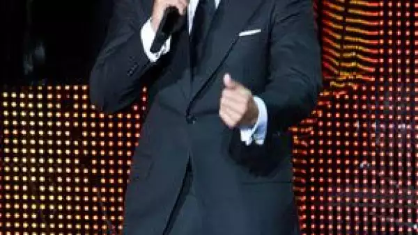 El cantante mexicano llegó a las Islas de la Bahía, territorio insular de Honduras en el Caribe, que es la principal zona turística de Centroamérica.