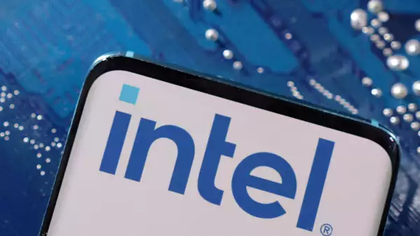 Intel en crisis: Cómo pasó de ser líder en tech a caer más de 60% en sus acciones