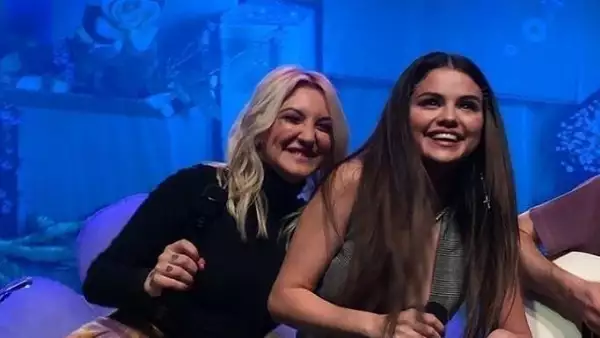 Julia Michaels y Selena Gomez