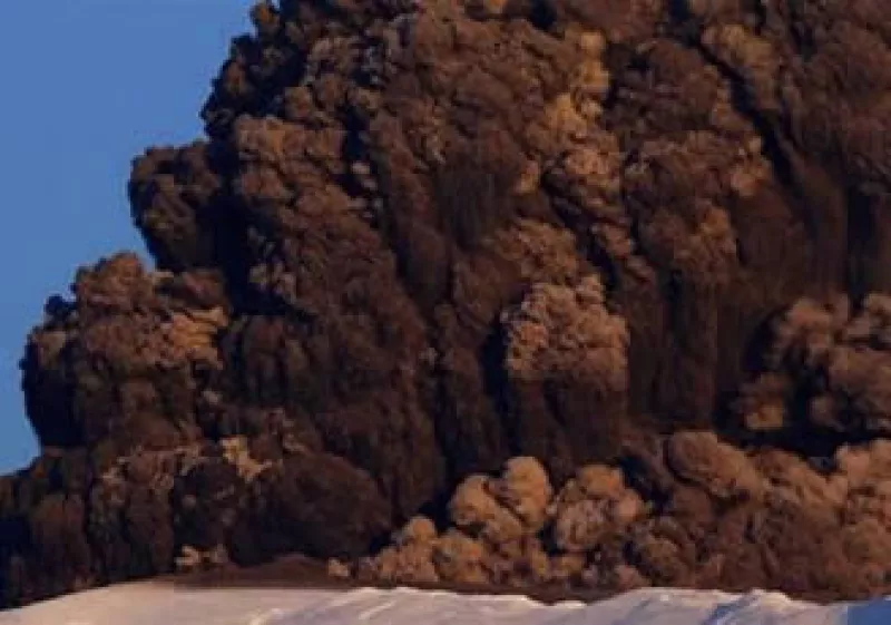 Se estima que 50,000 pasajeros tomaron el tren ante la situación de crisis, que mantuvo parados varios aeropuertos europeos. (Foto: Reuters)