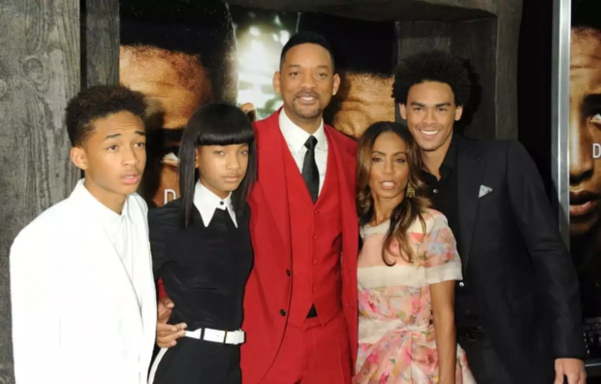 La pareja procreó dos hijos, Jaden y Willow de 15 y 12 años respectivamente. En la imagen junto a Willard Smith III, producto del primer matrimonio del actor