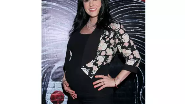 Con siete meses de embarazo, la cantante niega que cambiará la música por la maternidad, ya que desea integrar ambas cosas.