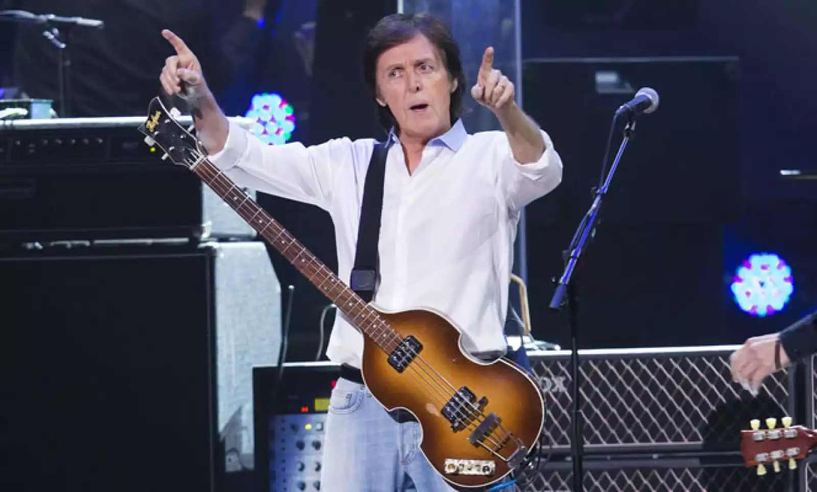 Sir Paul McCartney cerró el evento benéfico con temas clásicos de los Beatles. Dave Grohl y Krist Novoselic, ex integrantes de Nirvana, se sumaron al show del inglés.