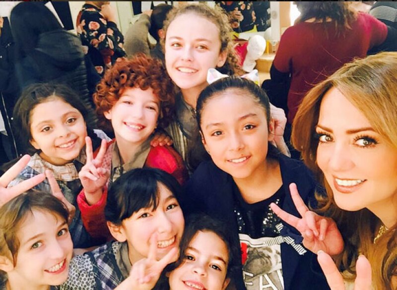Andrea no pudo ocultar el orgullo que siente tras ver a sus hijas seguir sus pasos y triunfar a su corta edad