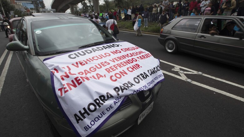 Originalmente, las autoridades habían estimado descansar cada sábado a 560,000 vehículos, aunque después se decidió permitir a los autos con una antigüedad mayor a 15 años poder circular dos sábados si pasan la verificación y obtienen el holograma uno.