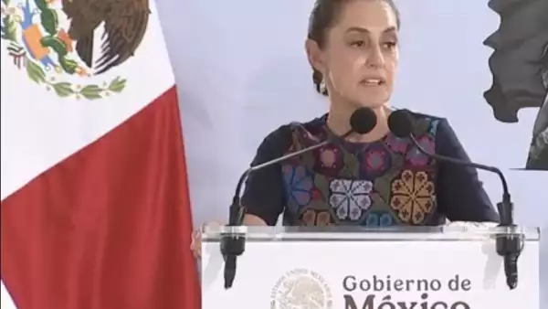 En Veracruz, la presidenta Claudia Sheinbaum asegura que hay “campaña tremenda” contra AMLO