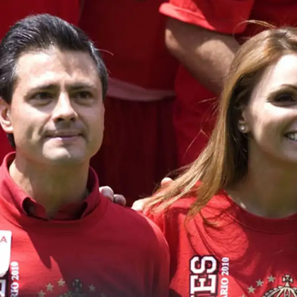 Angélica Rivera fue la imagen de la campaña de Enrique Peña Nieto e iniciaron un romance luego de que la actriz trabajara como imagen de la campaña publicitaria de él.