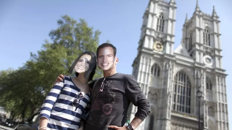 turistas posan ante la abadia de westminster