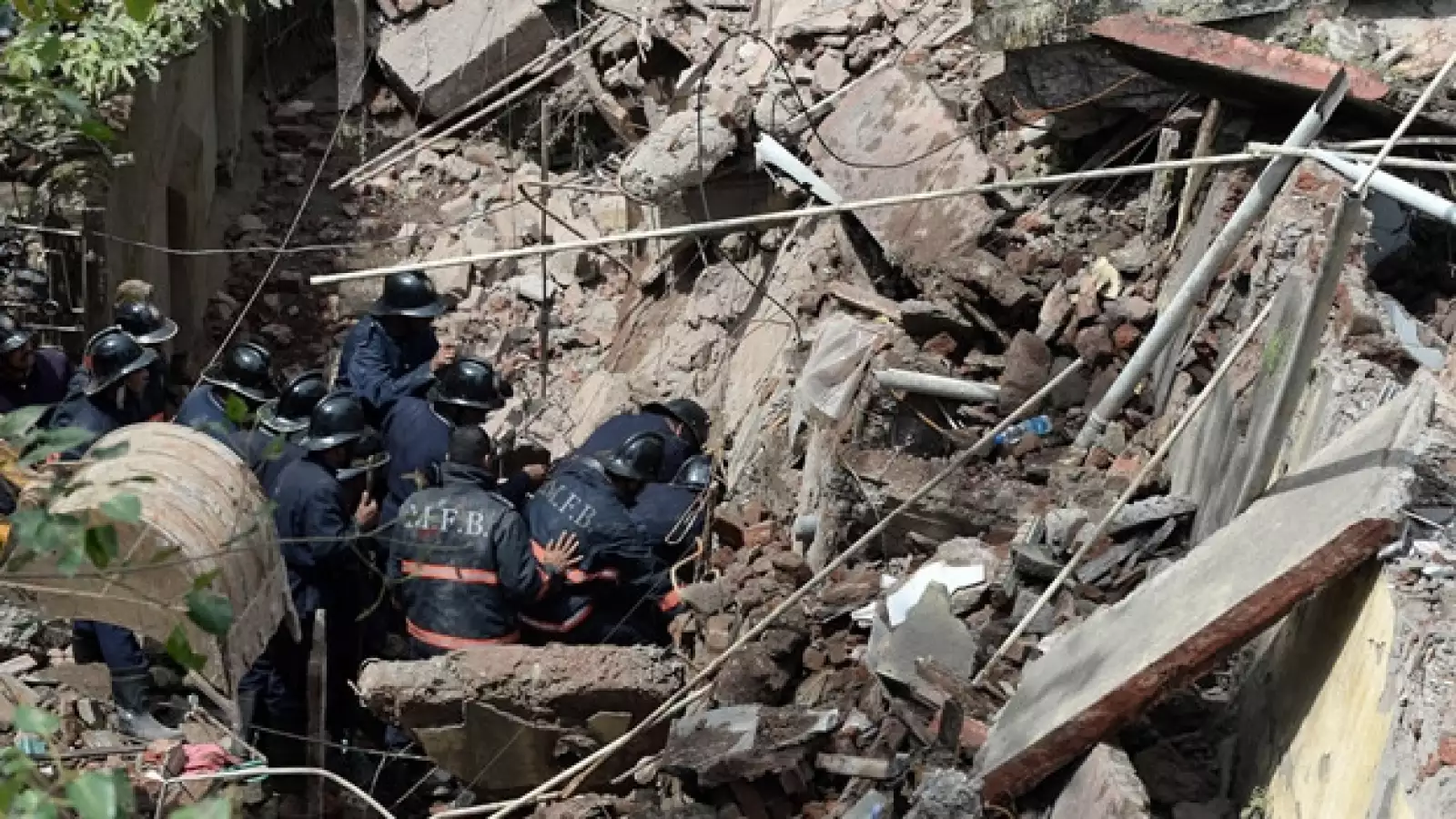 colapso de edificio en india