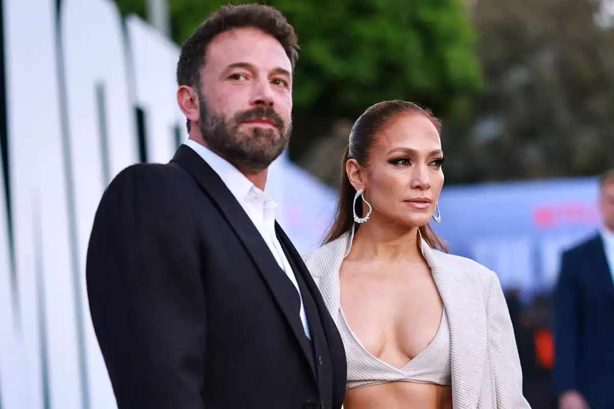 Jennifer Lopez y Ben Affleck en la premiere de la película The Mother