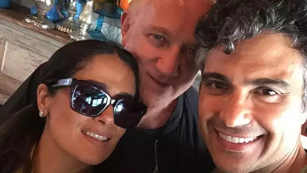 Sin duda ni la distancia ni el tiempo son motivo para que la actriz se olvide de sus buenos amigos y al encontrarse casualmente en un restaurante, no dudaron en compartir el momento.