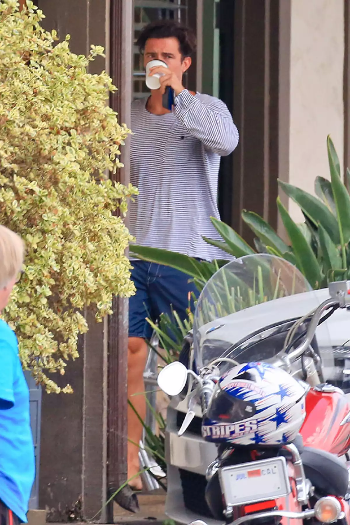 El actor fue captado al salir de un restaurante con la ex novia del 'Lord'. Y no, no estamos hablando de Kourtney Kardashian.