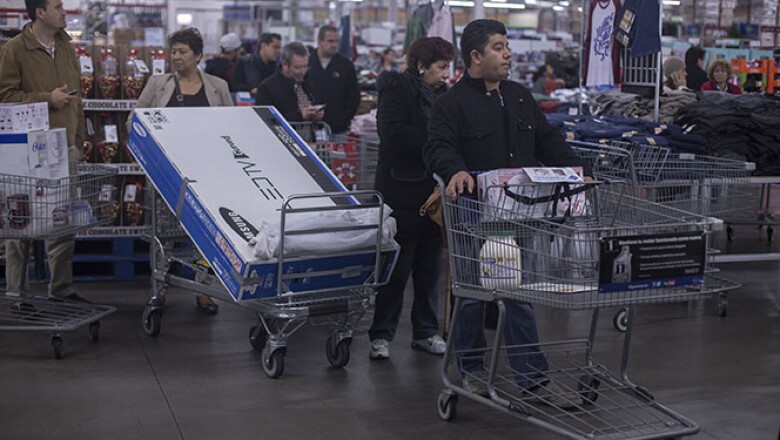 En tiendas como el Sam’s Club Universidad, en el DF, hubo poca gente en el arranque de la jornada.