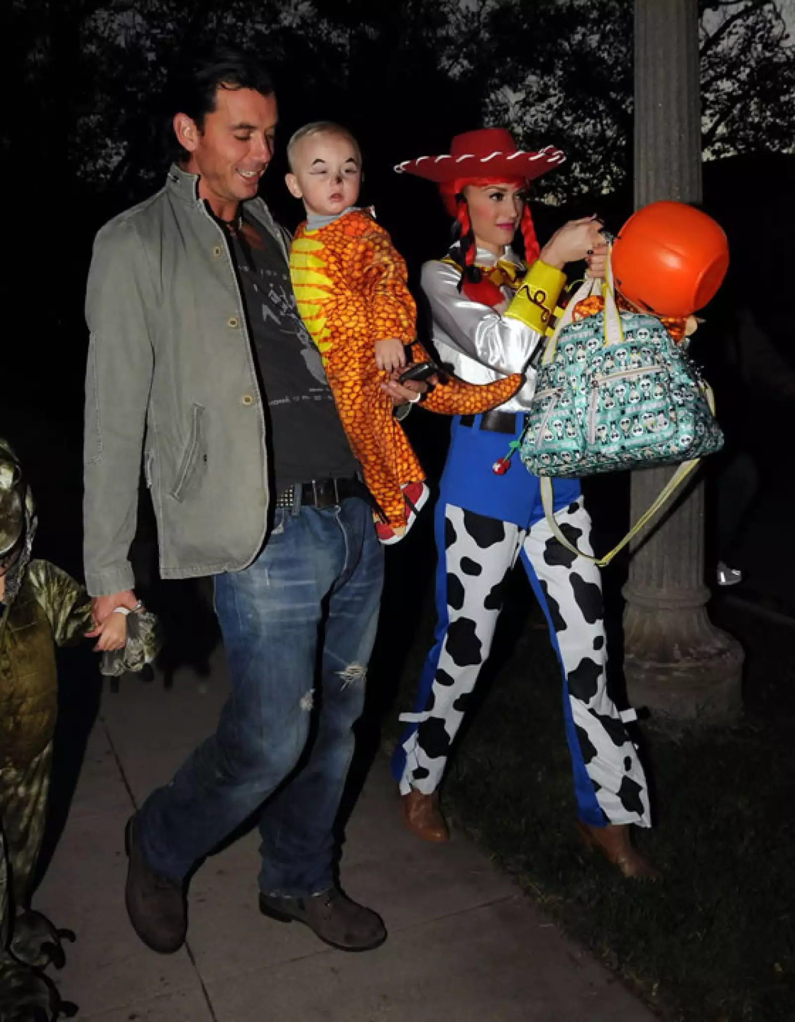 Acompañada de su esposo Gavin preparan divertidas actividades para sus hijos.