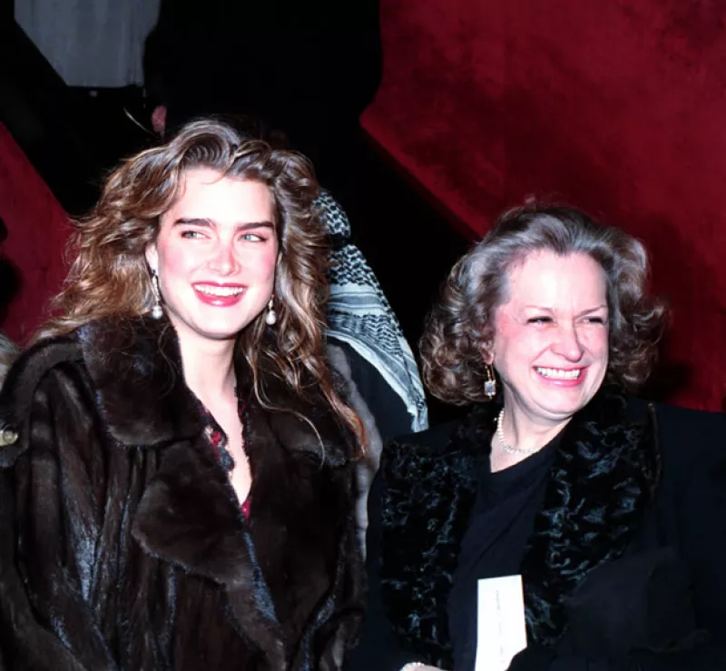 Teri Shields, quien fue muy criticada en su momento por dejar interpretar a su hija de 11 años a una prostituta, falleció la semana pasada en Nueva York.