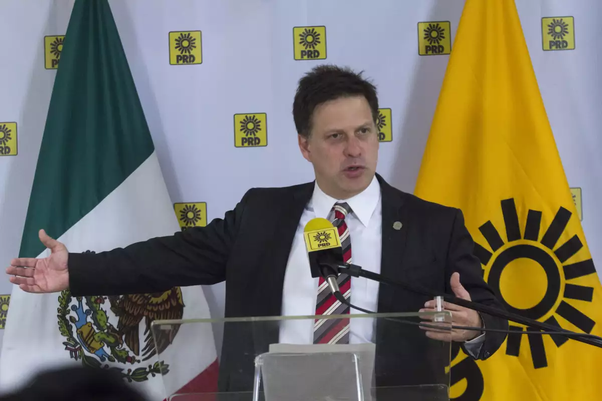 El exdiputado federal Fernando Belaunzarán cuestionó que el PRD solo haya ido en alianza en cinco entidades.