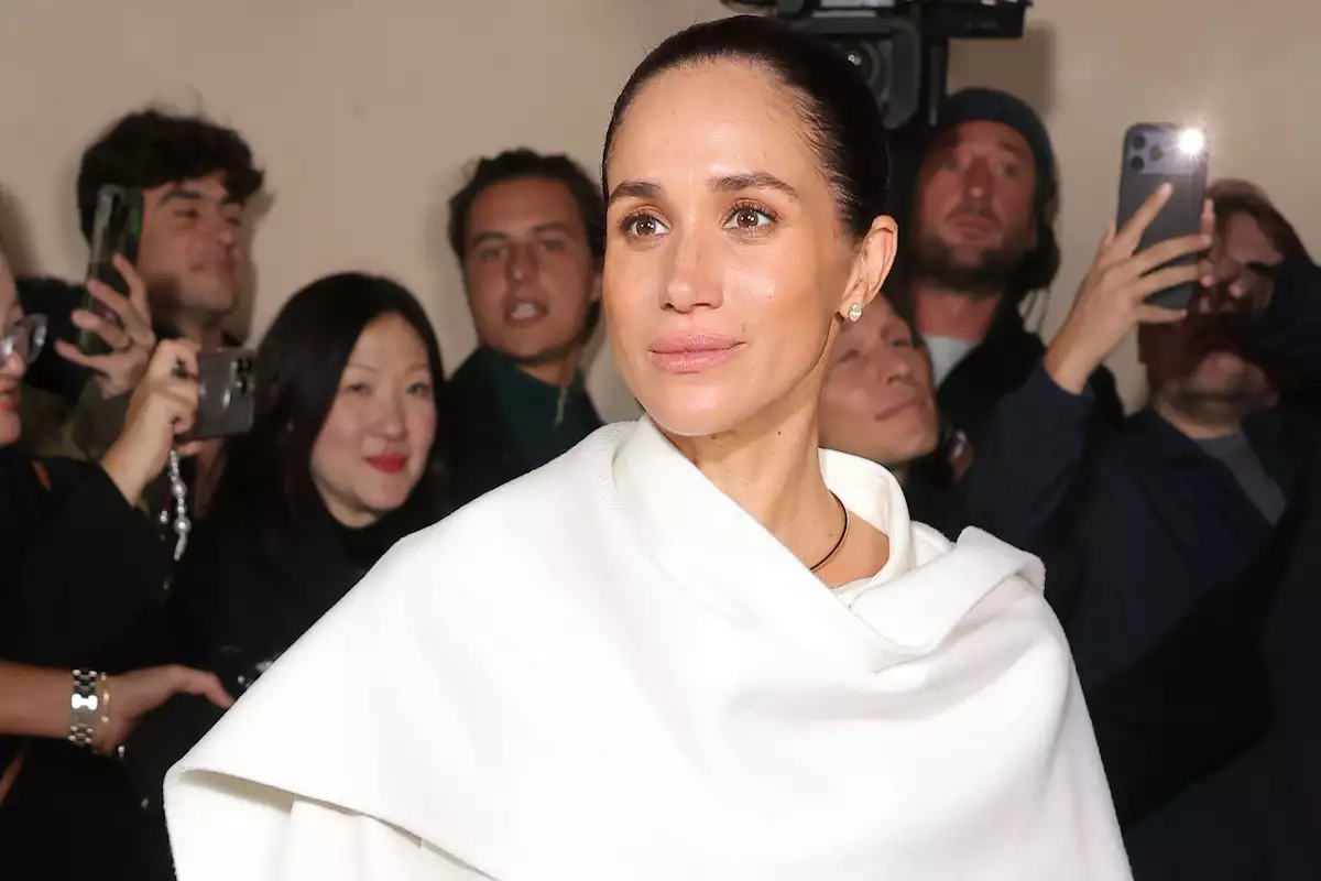 Meghan Markle duquesa de Sussex en el desfile de Balenciaga en Paris Fashion Week