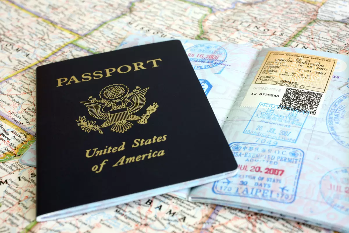Primer pasaporte con marcador de género X