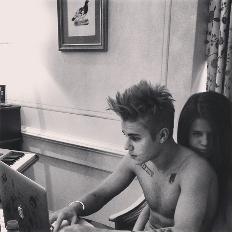 Aunque terminaron oficialmente en diciembre de 2012, después de eso Justin ha sorprendido varias veces compartiendo fotos de momentos íntimos actuales entre la pareja como con esta imagen en abril del año pasado.