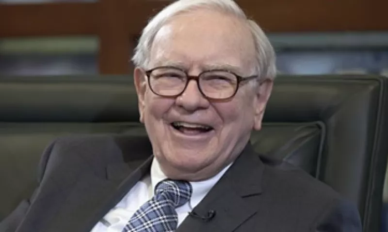 En enero pasado, Warren Buffett donó una suma adicional de 30,000 dólares para el Comité Nacional Demócrata. (Foto: AP)
