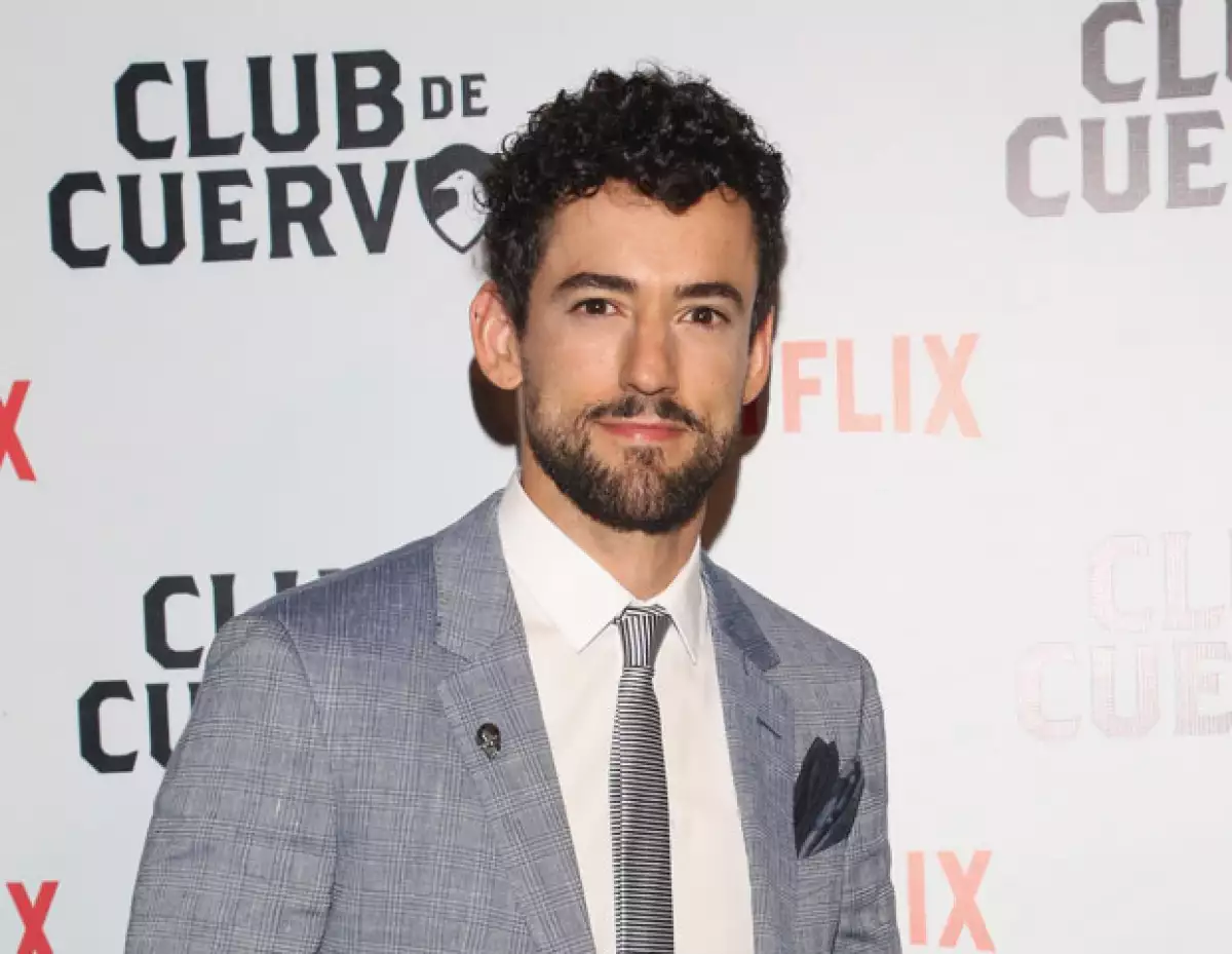 Restaurantes, canta bares o líneas de ropa... Conoce los negocios alternos de los artistas mexicanos cuando no están en la tele, el cine o el teatro.