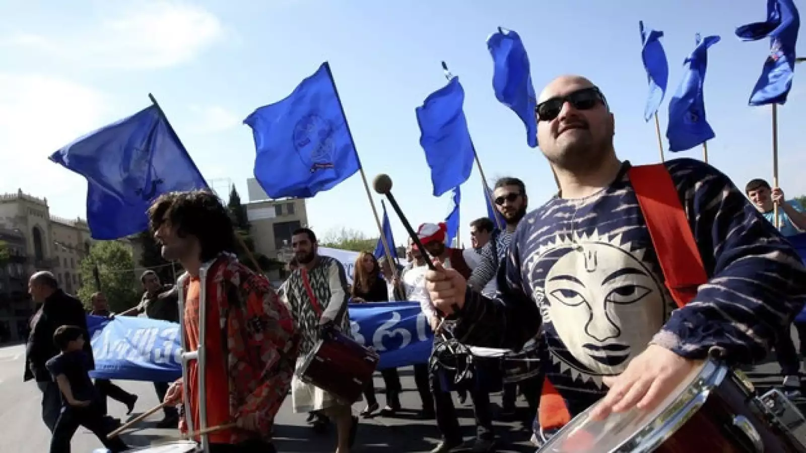 trabajadores marchan con motivo del internacional de los trabajadores