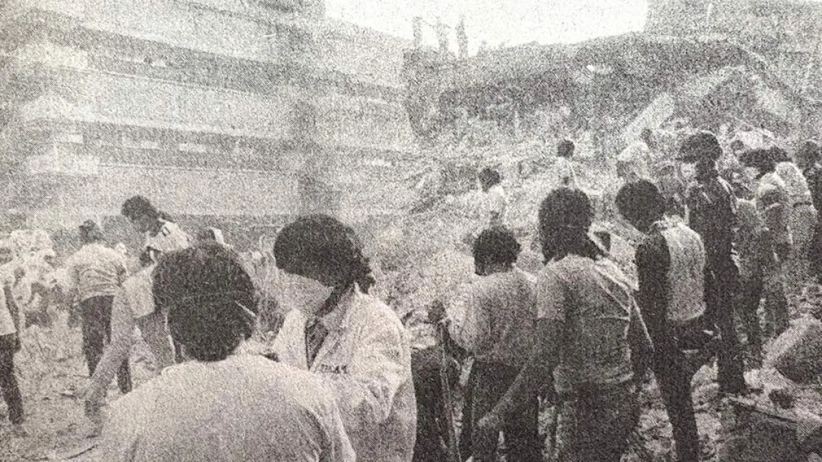 Fotos del desastre que provocó el sismo de 1985 en la Ciudad de México. En las imágenes compartidas por la UNAM se aprecia la colaboración del alumnado en este suceso.