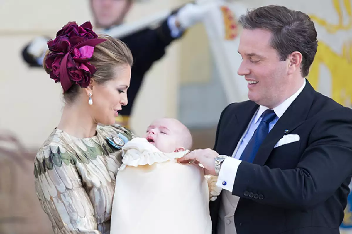 El pequeño se mostró molesto tras recibir las aguas bautismales.