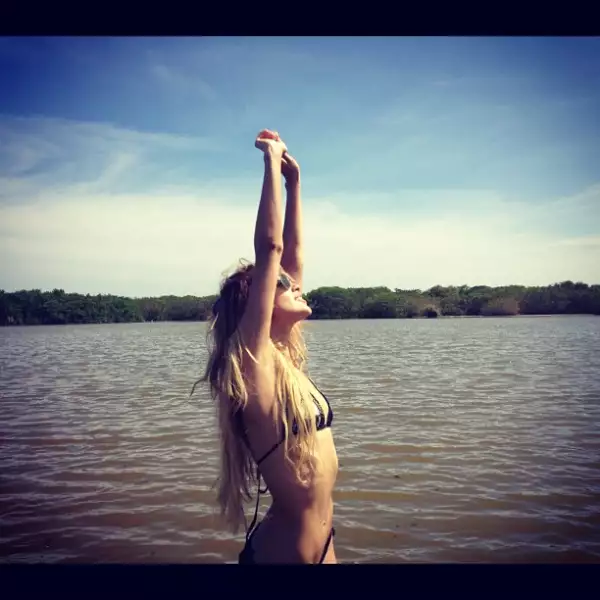 Eiza.