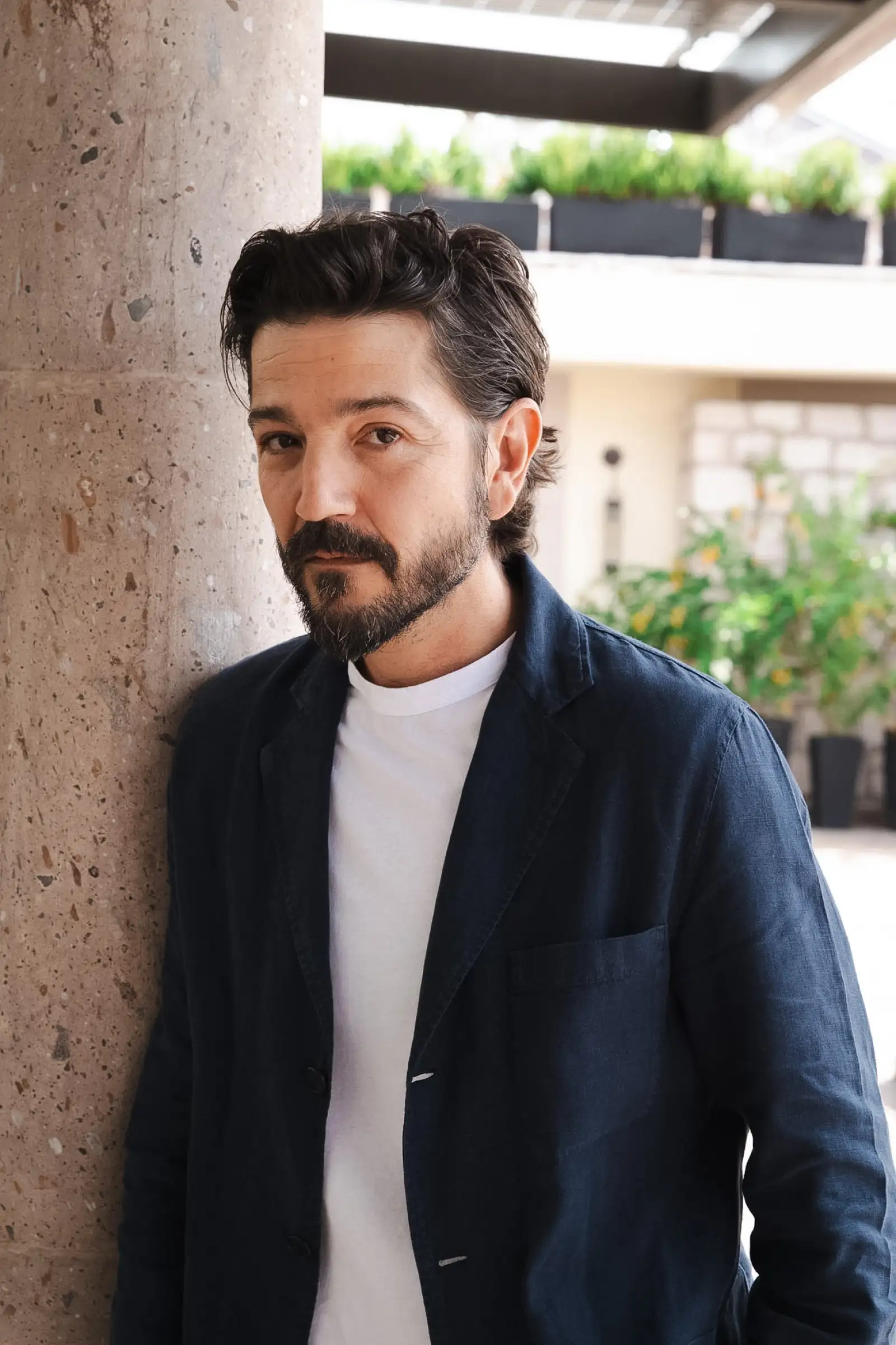 Diego Luna, actor y director mexicano, retratado en la ciudad de Morelia, Michoacán. 