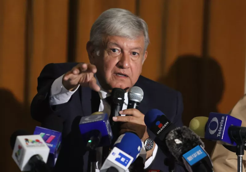 AMLO medios