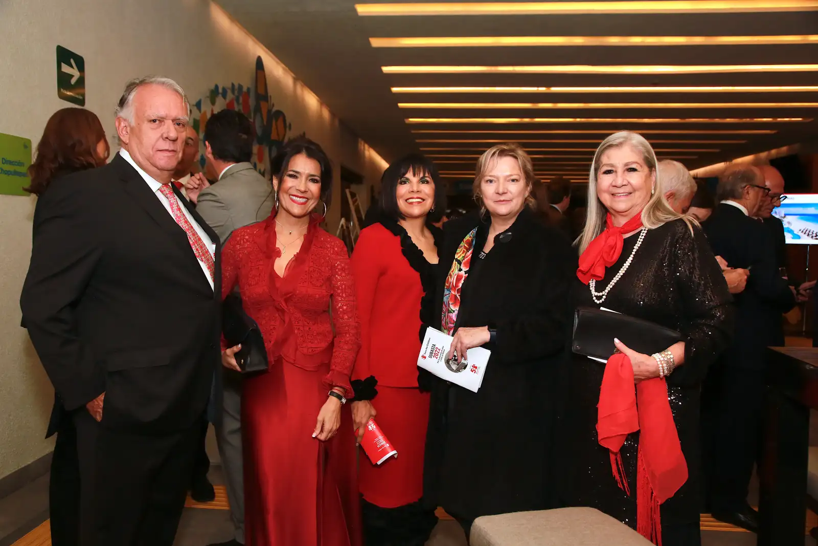 CENA EN ROJO