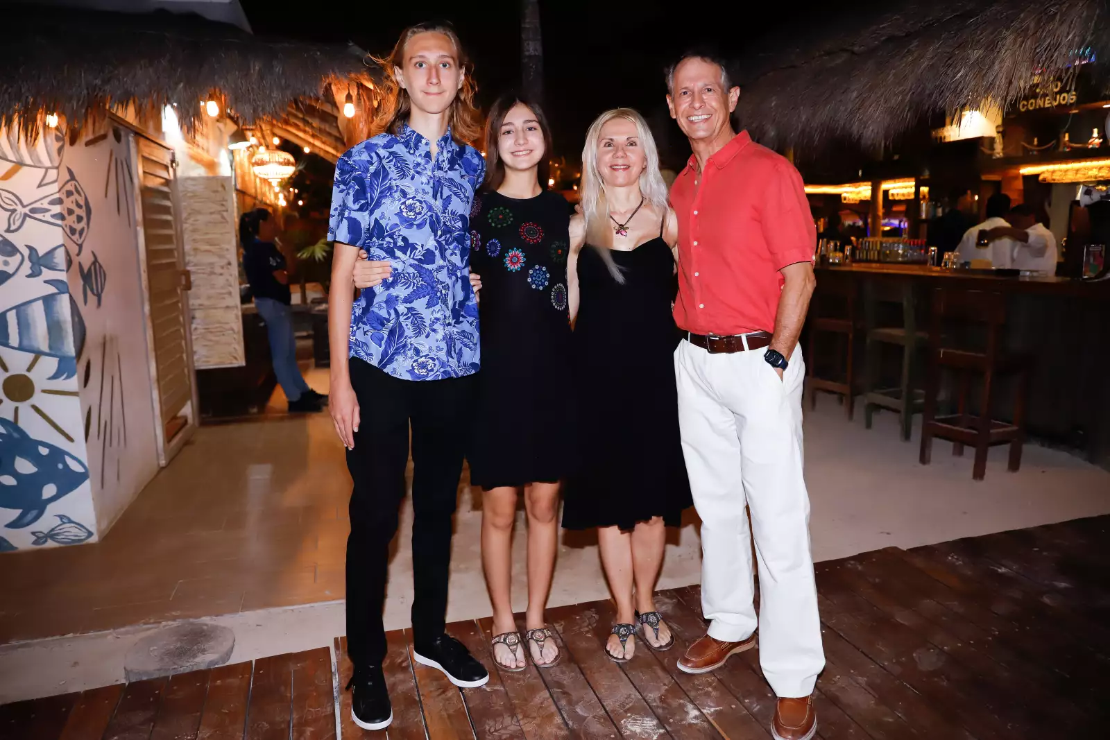 Luciano y Victoria Zurbía con Victoria Troccoli y Adán Zurbía